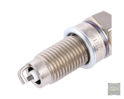 Свічка запалювання 04C905616D (0241135520) для Skoda / VW / Audi / Seat (VAG)