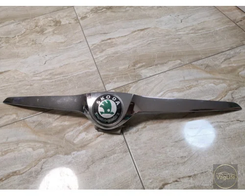 Накладка на капот 5J0853633A (01864) для Skoda / VW / Audi / Seat (VAG)